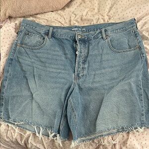 Old Navy Denim Mid Rise Baggy Short Size 20